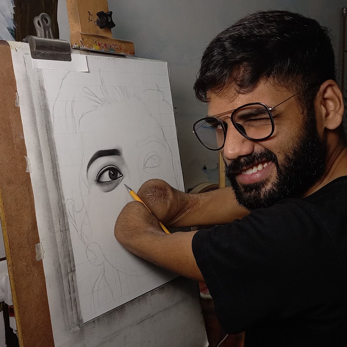 uniquedhaval's tweet photo. Can't stop myself to put first look of expression queen😉 Guess the celebrity..?? 
Hint : #internationalcrush 💘 upcoming Birthday 🎂 
New Pencil sketch portrait https://t.co/Mm07qIIG06