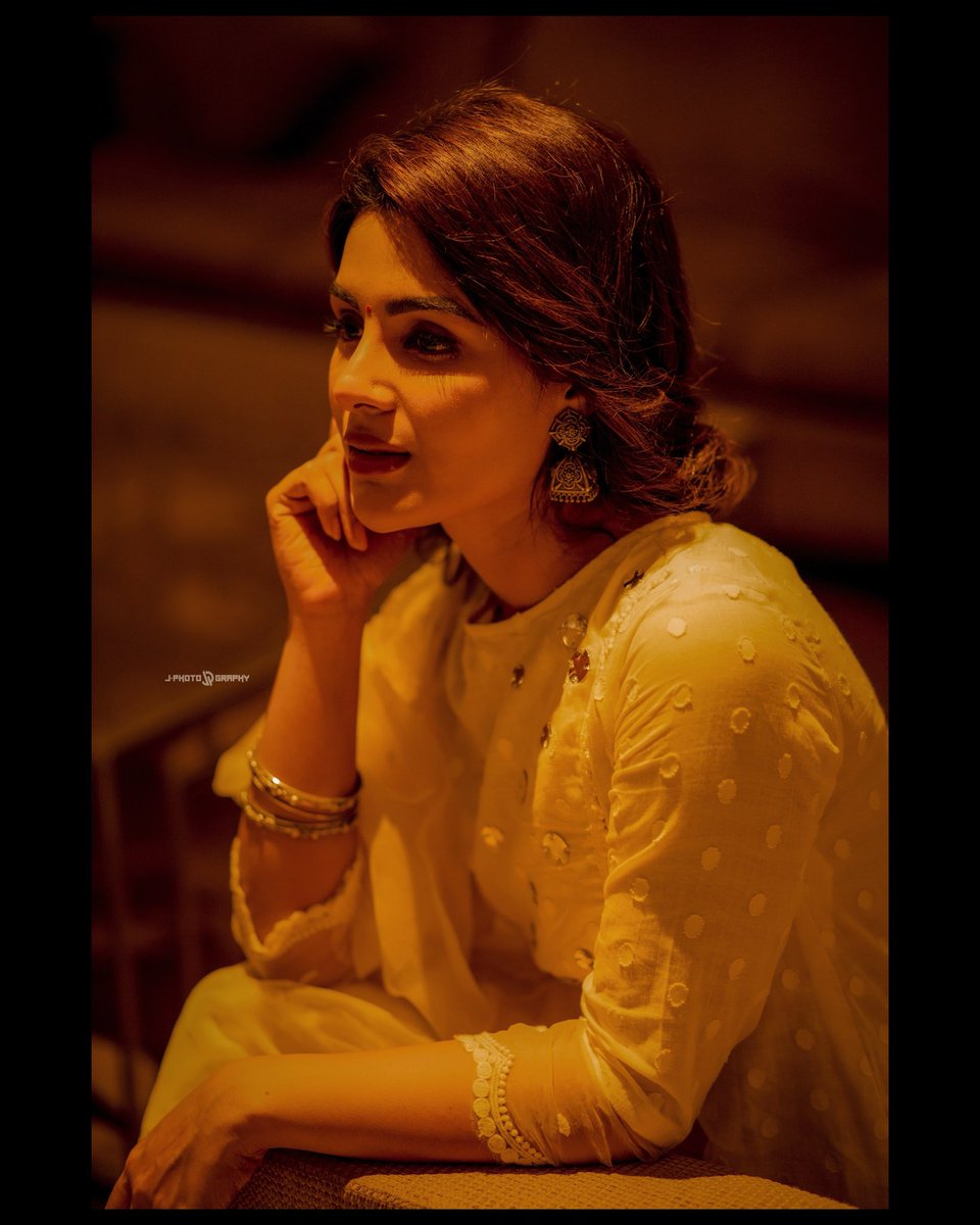 iamsamyuktha_'s tweet photo. A Yelloads of Happiness 💛
#loadsofhappiness #happiness #yellow #divine #samoninsta #instahappy #instadaily #instamood #instayellow https://t.co/8cG7sOG56U