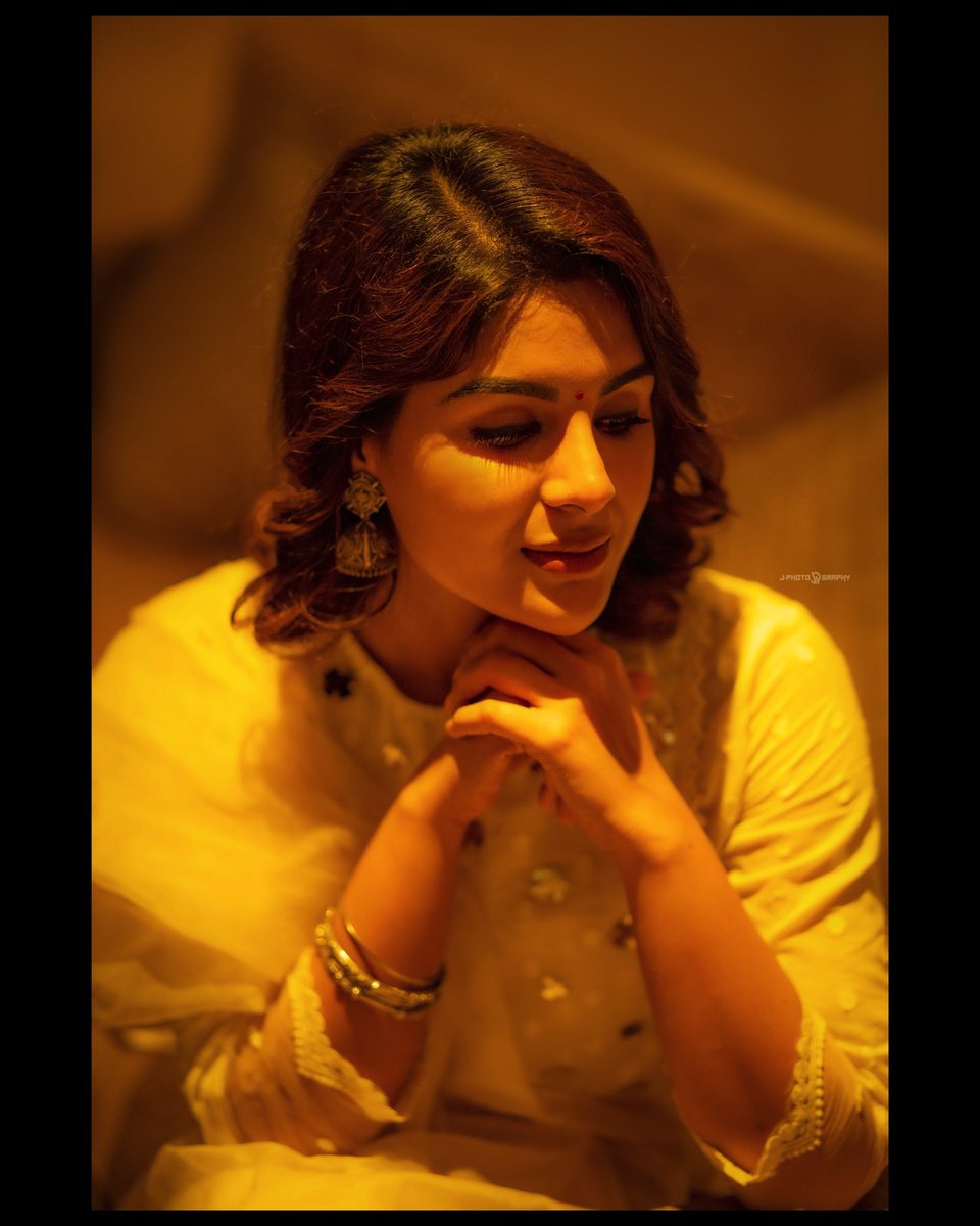 iamsamyuktha_'s tweet photo. A Yelloads of Happiness 💛
#loadsofhappiness #happiness #yellow #divine #samoninsta #instahappy #instadaily #instamood #instayellow https://t.co/8cG7sOG56U