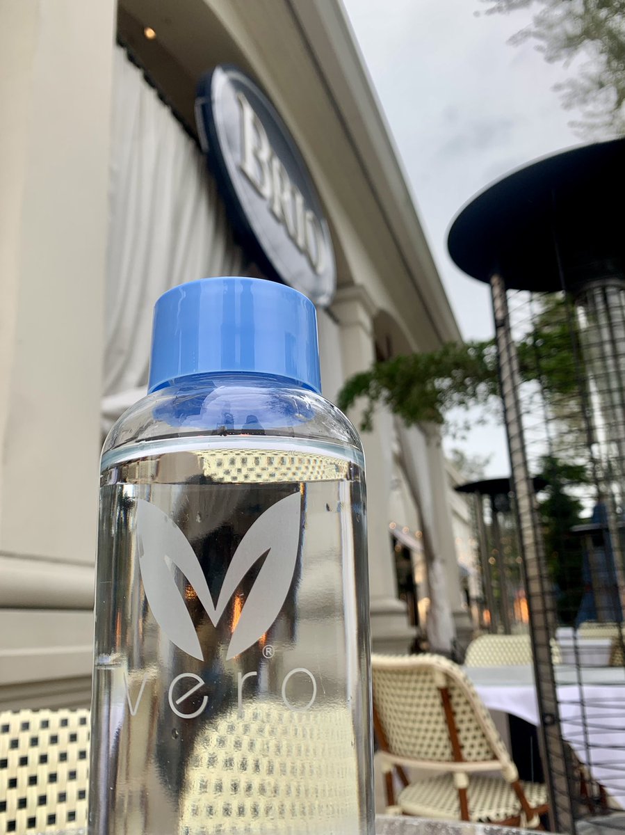 VeroWater's tweet photo. 🍝Delicious @BrioItalian food and a refreshing bottle of Vero Water: the perfect pairing! 

Now you can enjoy eco-friendly Vero Water at @BrioItalian Naples, Sarasota, and Orlando locations!

#VeroWater #naplesfood #orlandofoodie #Sarasotafoodie #mybrio #naples #watersideshops https://t.co/ZCplTG7ssL