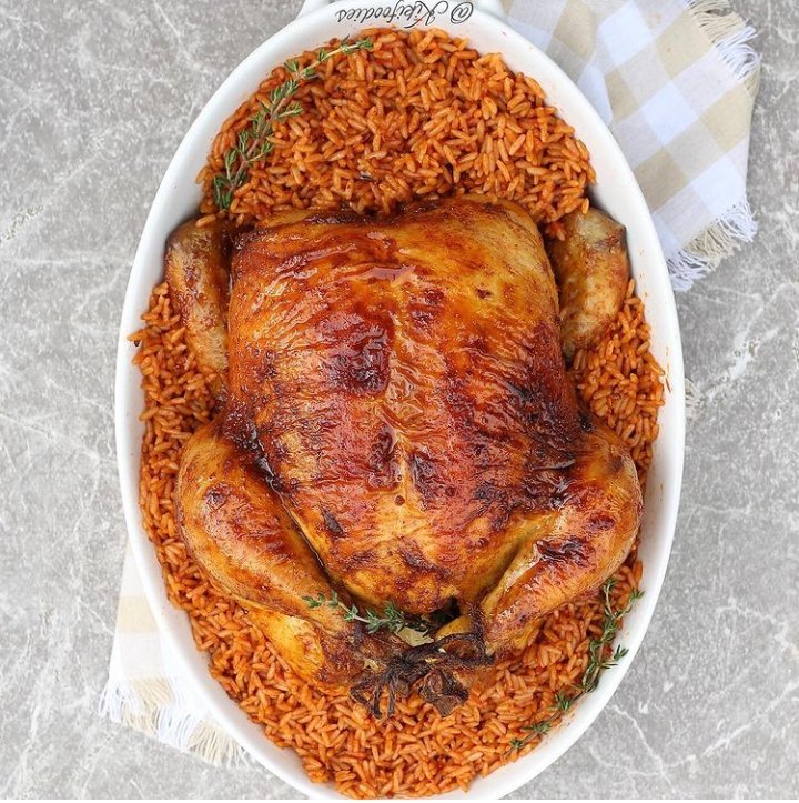 StayWell_Now's tweet photo. Which do you prefer? Baked or fried chicken? While frying chicken may impart more flavor to the chicken, baking chicken is healthier. Baked chicken involves the use of less fat and may also allow fat in the chicken to drain off, yielding a less fatty chicken.

📸: @kikifoodies https://t.co/WsRMZKCgN1