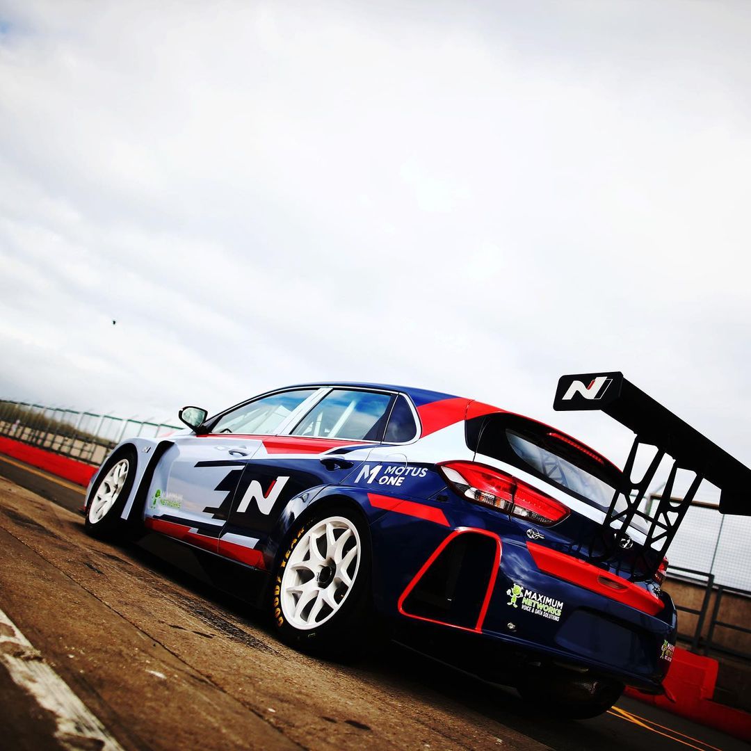 fiatcrworldtour's tweet photo. 👨‍💼#MotusOne driver 👨‍🚀#WillPowell will race a 👨‍🔧#MaximumMotorsport entered 🏎️#Hyundaii30N in this year’s 🏆#TCRUK.

READ MORE▶️https://t.co/3NSX7da4D0
#TCR #TCRseries #motorsport @MaximumMotospor https://t.co/Amz1pWPzuX