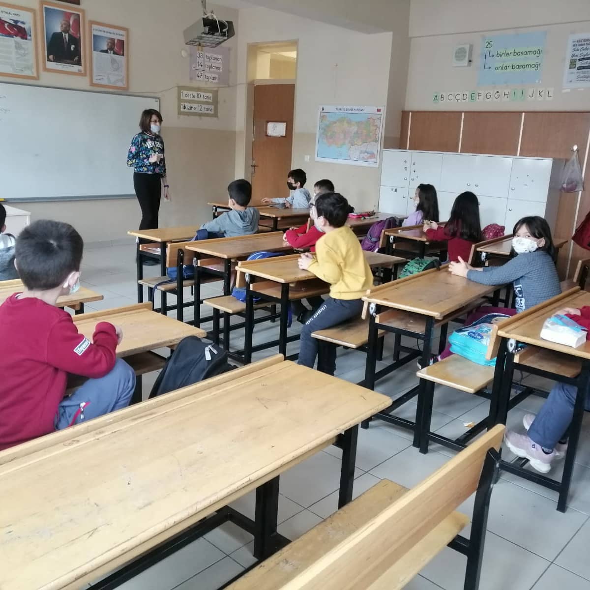 Öğretmenimiz Ümmühan DEMİRCİ önderliğinde 2/A sınıfımızın "Çocuklarla Felsefe" projemiz "Gygess'in yüzüğü, hikayesi ve analizi" ile başladı. Projemize destek veren rehber öğretmenlerimize teşekkür ederiz.<a href="/simavmem43/">Simav İlçe Milli Eğitim Müdürlüğü</a> <a href="/kutahyamem/">Kütahya İl Millî Eğitim Müdürlüğü</a> <a href="/tcmeb/">Millî Eğitim Bakanlığı</a>