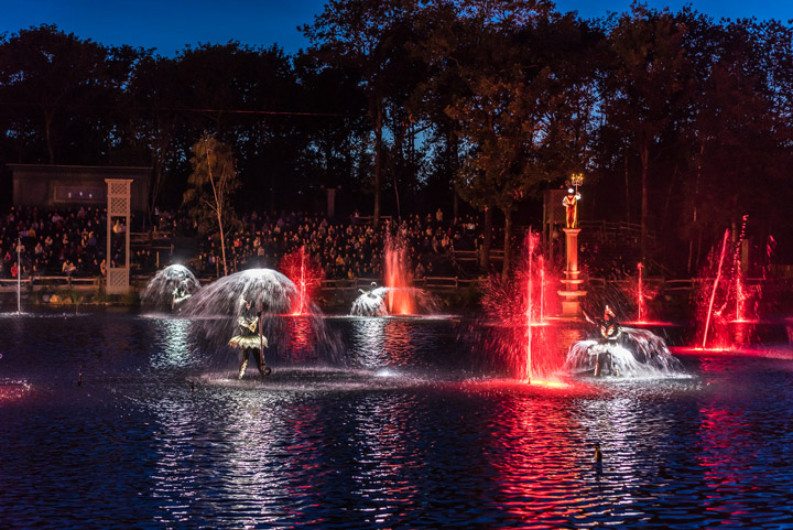 emotionsbycrys's tweet photo. En 2020, le parc d’attractions du Puy-du-Fou en Vendée a lancé son spectacle aquatique nocturne « LES NOCES DE FEU » : 30 minutes d'effets spéciaux époustouflants ! 💦😎 https://t.co/sUN0PPr3Aa #SpectacleAquatique #AquaticShow #Show #Spectacledeau #Effetsdeau #Water #Eau https://t.co/jDoIdtI5aY