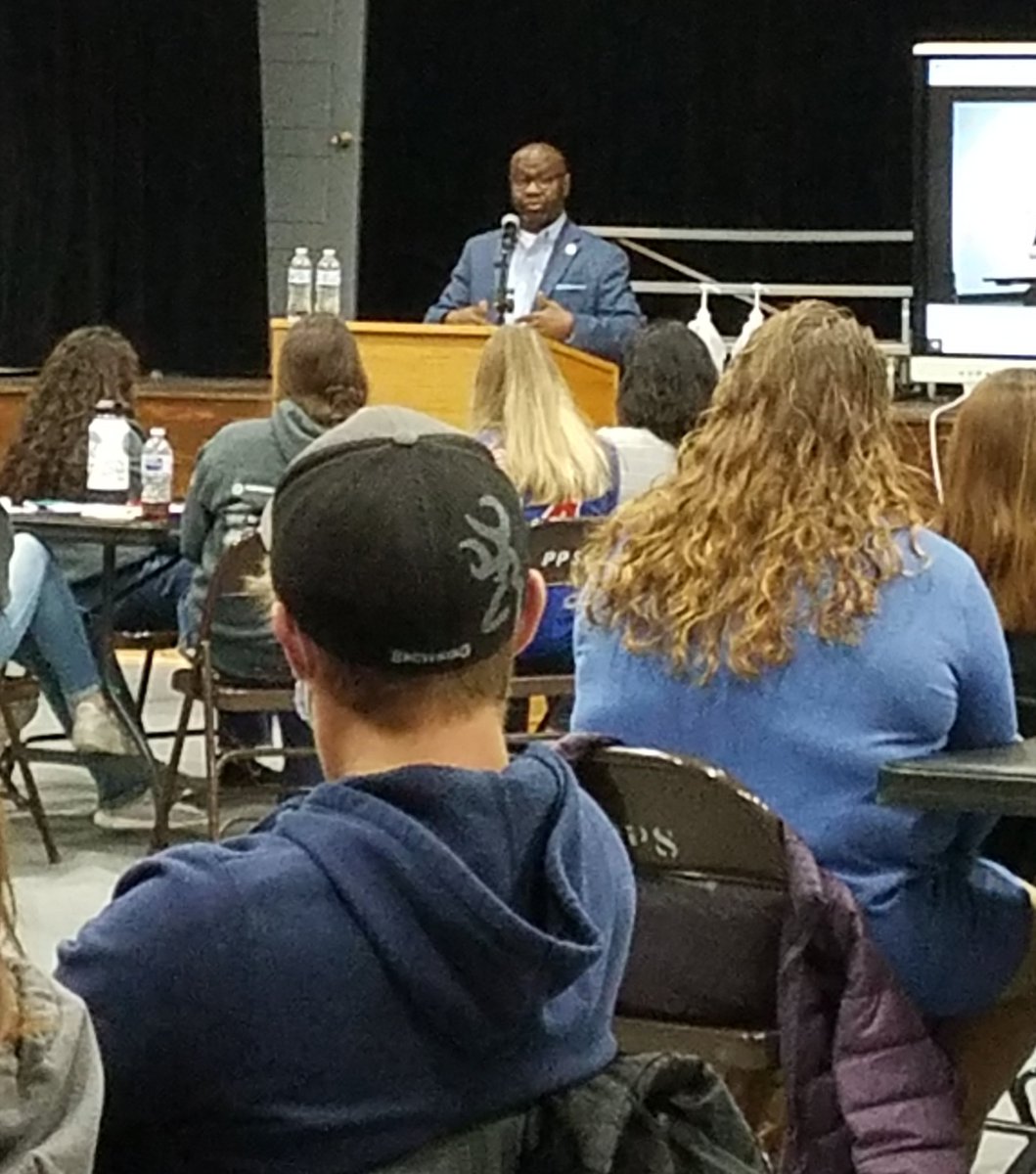 CmrGov's tweet photo. Enjoying a fantastic presentation by Helena Mayor Wilmot Collins at District 2 Student Council in Power, MT. https://t.co/irAxvvRh9v