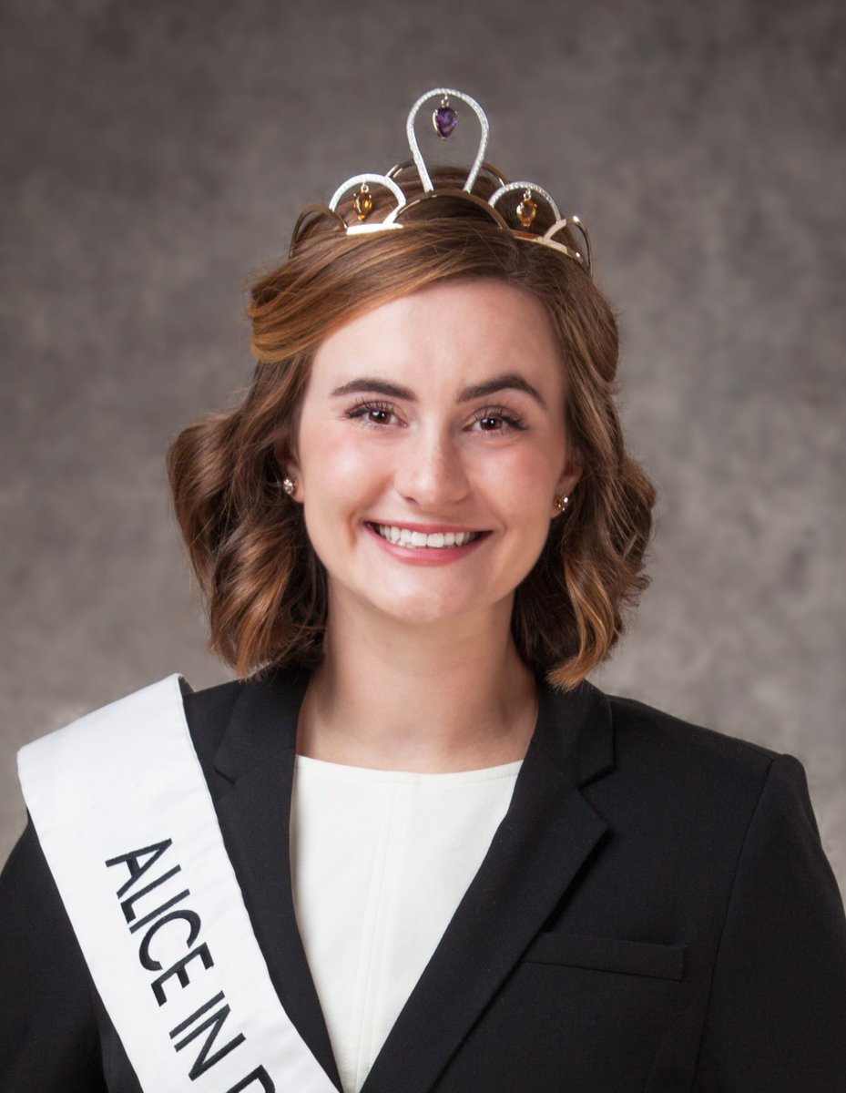Alice_Dairyland's tweet photo. My name is Julia Nunes and I am currently serving as the 73rd Alice in Dairyland. ❤️

As we head into the 74th year of the #AliceinDairyland program, I am excited to be the first woman to serve as Alice for two terms. 🎉
#aliceindairylandhistory #womenshistorymonth #73rdalice https://t.co/oOecGUZT5c