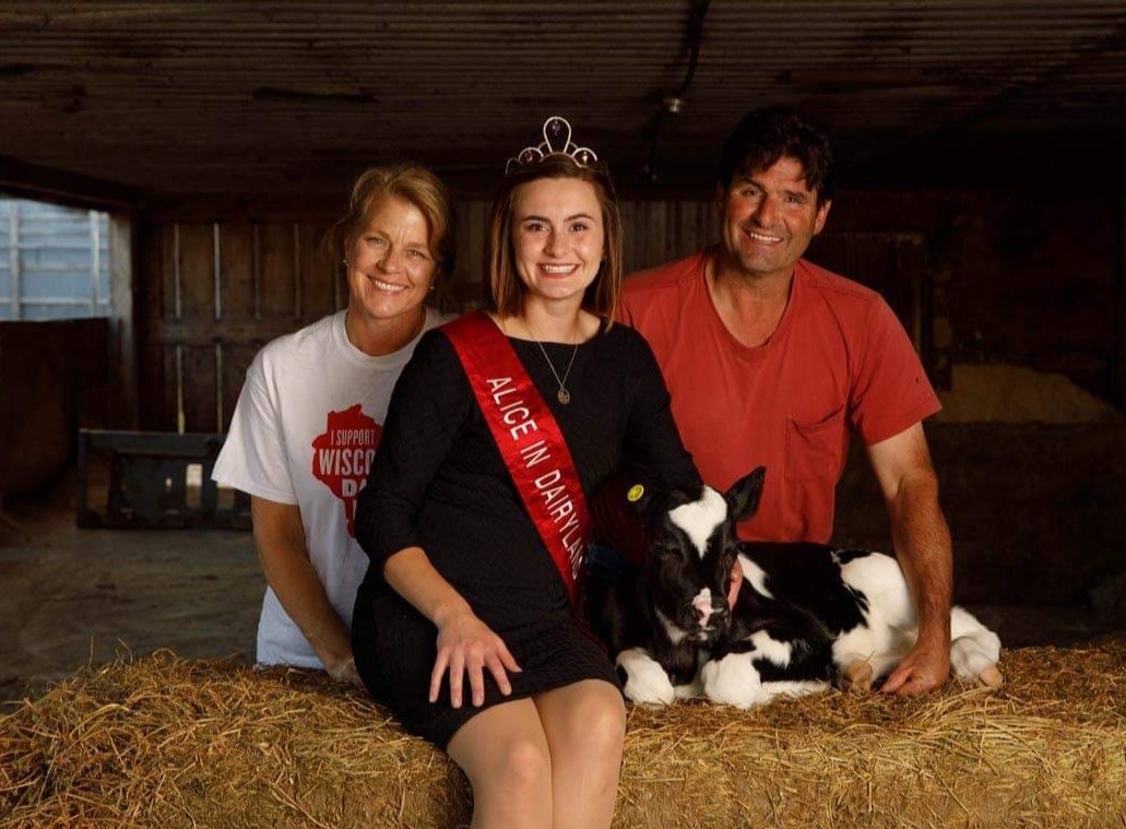 Alice_Dairyland's tweet photo. My name is Julia Nunes and I am currently serving as the 73rd Alice in Dairyland. ❤️

As we head into the 74th year of the #AliceinDairyland program, I am excited to be the first woman to serve as Alice for two terms. 🎉
#aliceindairylandhistory #womenshistorymonth #73rdalice https://t.co/oOecGUZT5c