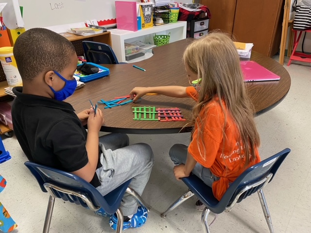EESeaglesPCS's tweet photo. #StorybookEngineering 📚with our Kinders! Students worked on their #sequencingskills to retell the story of Peter Rabbit🐰, #collaborated with a partner to design and build a fence to protect Mr. McGregor's garden🥕, then wrote using #sequencingvocabulary to explain their work📝! https://t.co/j2t6w0E4O6