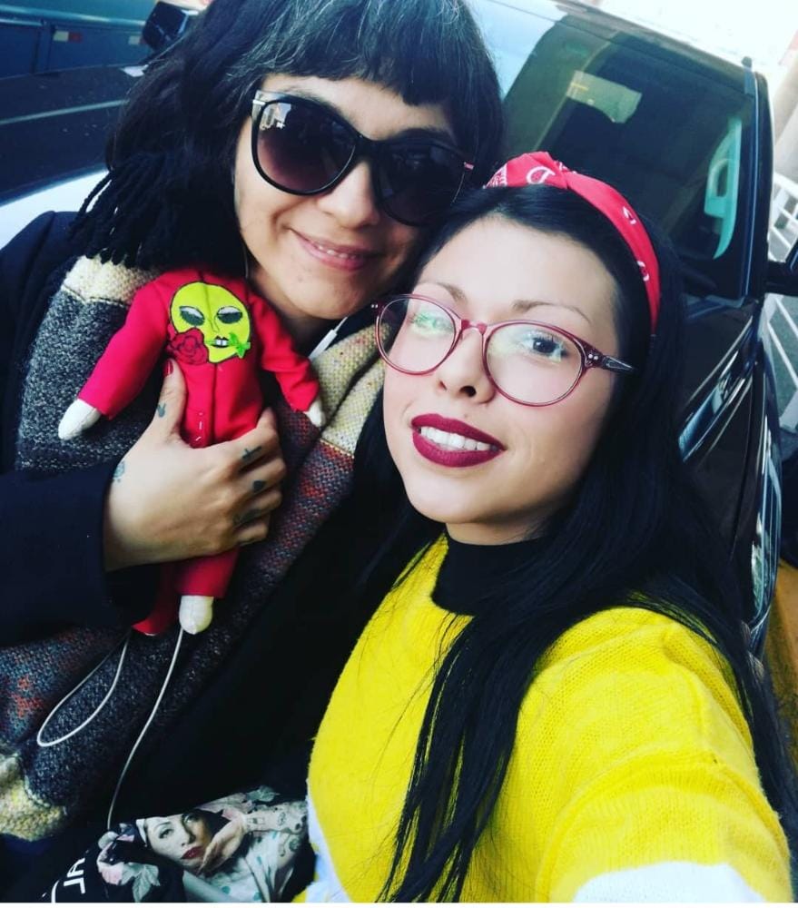 monfanschile's tweet photo. Lamentamos comunicar, la triste y dolorosa partida de nuestra querida integrante Angela González, una gran compañera y amiga, con quién compartimos lindos y grandes momentos de música y alegrías, nuestro amor y admiración por Mon y en este triste momento de su partida (...) https://t.co/fwvkji9gyf