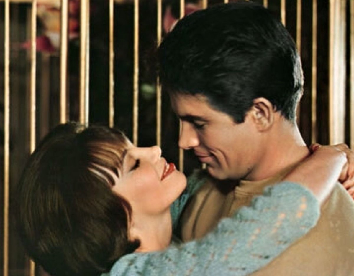 aresluoga's tweet photo. #WarrenBeatty followed his initial film with #TheRomanSpringOfMrsStone, with #VivienLeigh; #AllFallDown, opposite #AngelaLansbury; #Lilith, co-starring #JeanSeberg; #PromiseHerAnything, with Leslie Caron; #MickeyOne, directed by #ArthurPenn; and #Kaleidoscope, with #SusannahYork https://t.co/V6BFIpcmFV