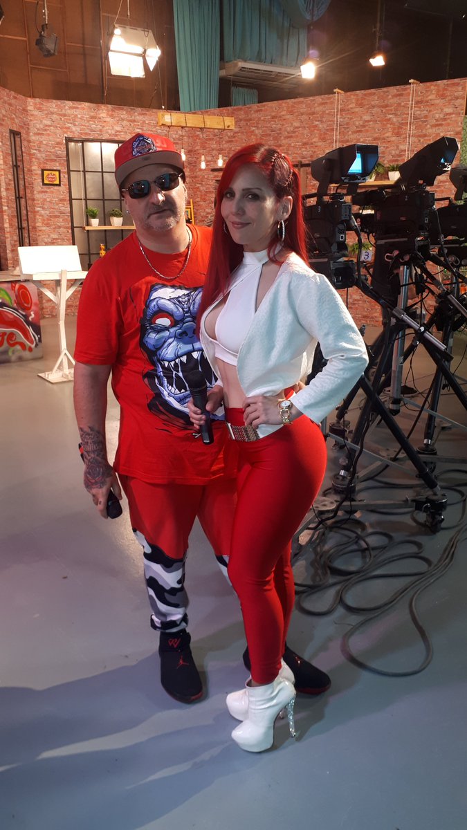 lorenaoffer's tweet photo. SE VIENE 🐩 PERRA FINA 🐩
BUEN MARTES REINAS Y REYES  ❤❤❤❤
SEGUIMOS TRABAJANDO EN EL NUEVO VIDEO CLIP
#remixton #Remix  #mueveeltoto #loreyroque https://t.co/E3D3KdFdgw