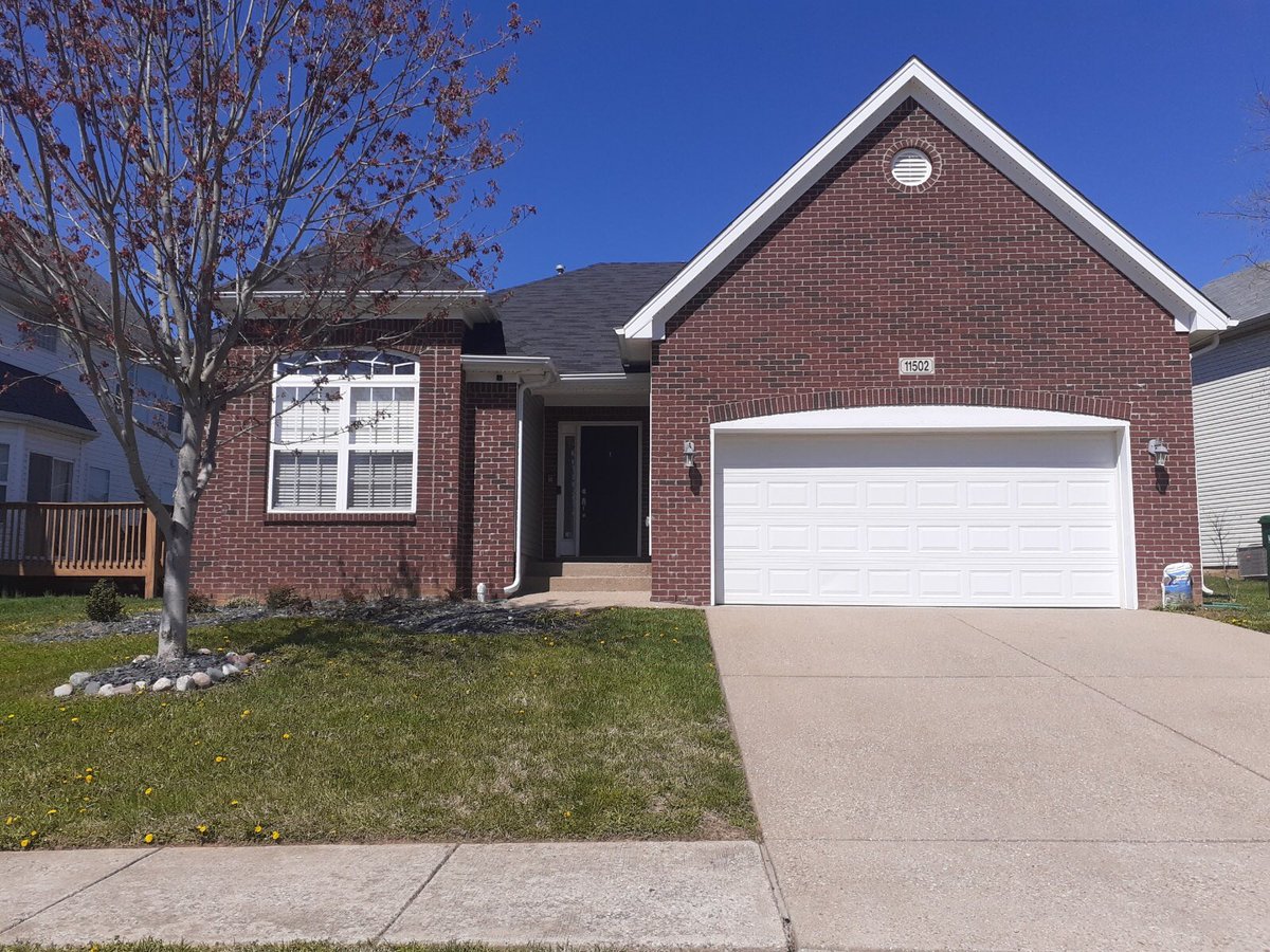 KYFUTURESTARS's tweet photo. Just listed for Sale!!!! 3BR 2 Full Bath Spacious Open Floor Ranch over 1800 Sq ft in Cooper Farms!! Wont last long at 239,900! Inbox for details.. #HughesTeam of #RichardDeanRealty https://t.co/UtmRyr8U7z