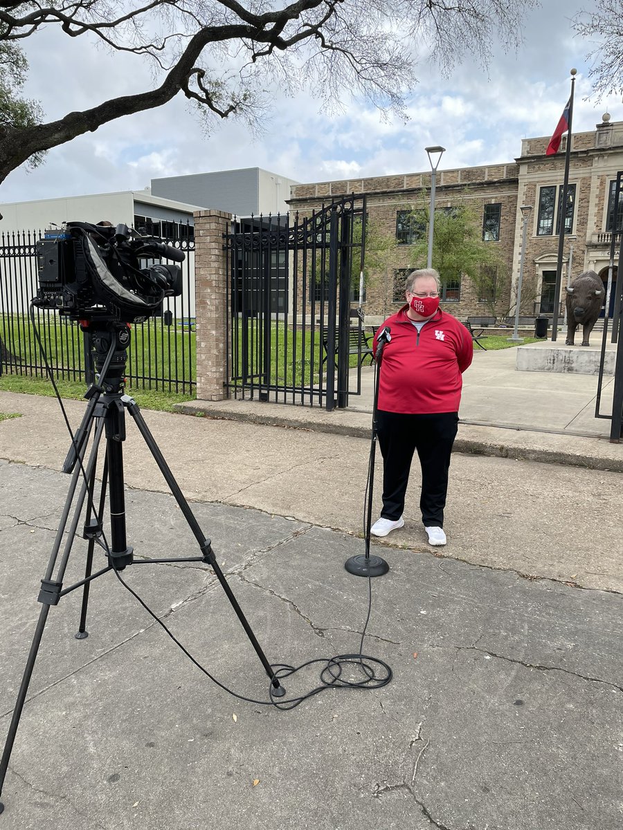 rpena3kr's tweet photo. When your one and only Coach Duffer is famous again.  Part of the Final 4 in 1984.  UOfH and Milby Graduate.  #gocoogs #buffs4life #HTOWN @WraparoundMilby @MilbyCounseling @LaRaza971 @Milby_HS @HISDEastArea @Ponce_East https://t.co/xCpLx0KxG4
