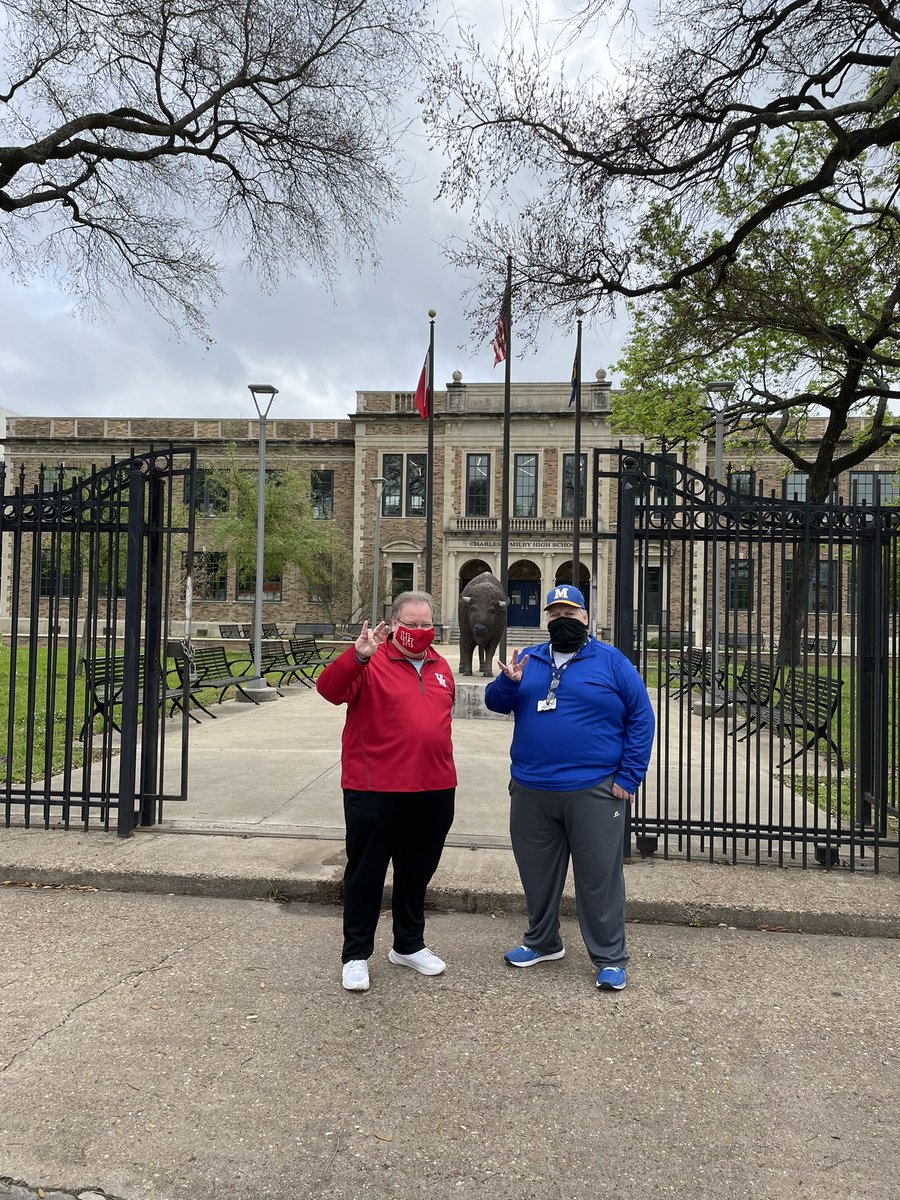 rpena3kr's tweet photo. When your one and only Coach Duffer is famous again.  Part of the Final 4 in 1984.  UOfH and Milby Graduate.  #gocoogs #buffs4life #HTOWN @WraparoundMilby @MilbyCounseling @LaRaza971 @Milby_HS @HISDEastArea @Ponce_East https://t.co/xCpLx0KxG4