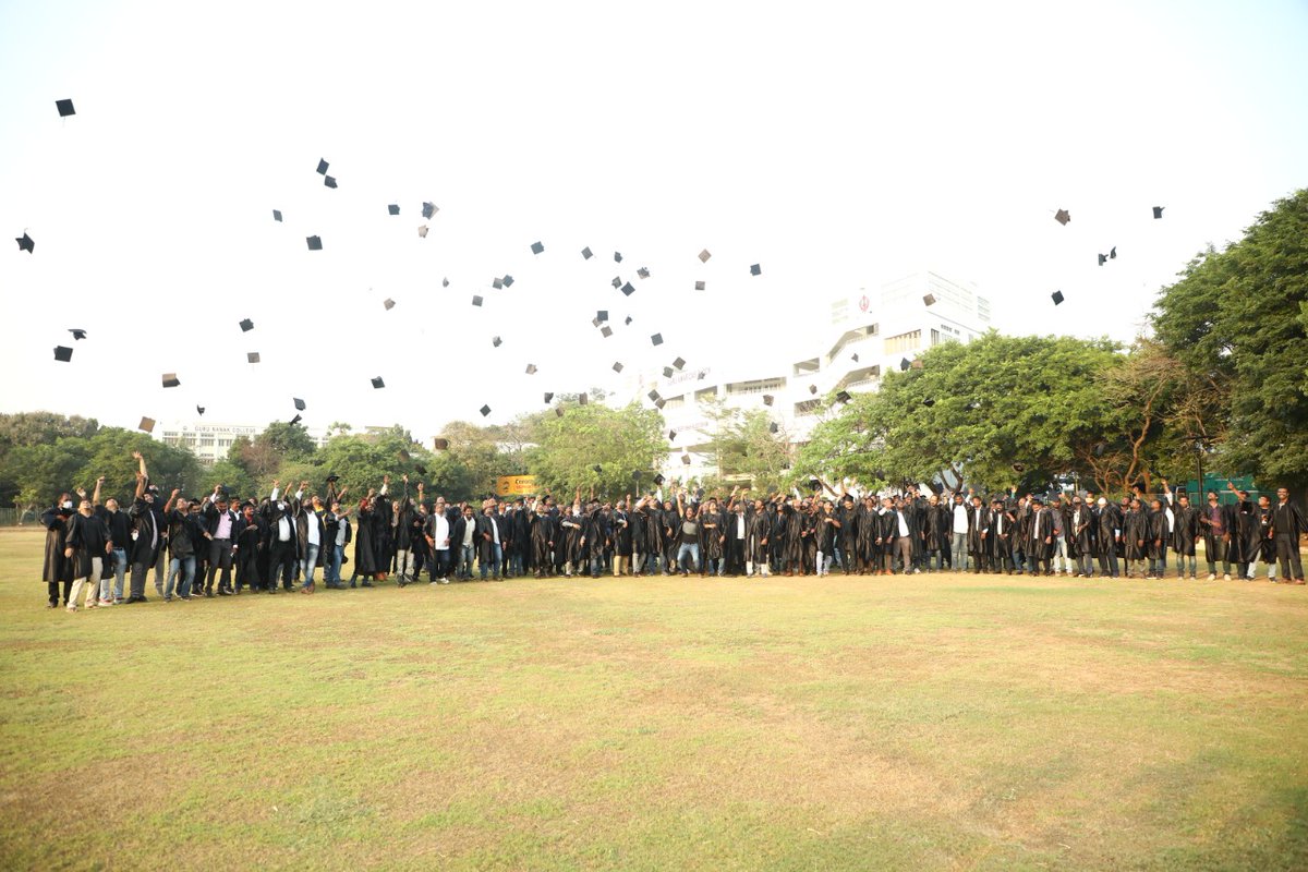 batchumalli's tweet photo. #Redmi #University's Largest Graduation Ceremony @Chennai👨🎓
#RedmiNote10ProSeries Launch event was an exciting trip down memory lane for Partners .🤩
#RedmiNote10ProMax
#RedmiNote10Pro
#10on10_Grads
Redmi♥️Partners https://t.co/Ic5b1m8y35