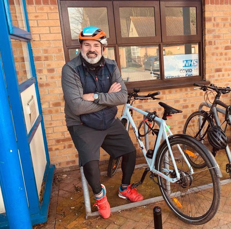 E-bikes for health, well-being, and charity fundraisers - Simon, a 54-year-old city commuter shows us how e-bikes can help us get active again, using his AMX. buff.ly/3deuOJ0 #cycling #ebikes