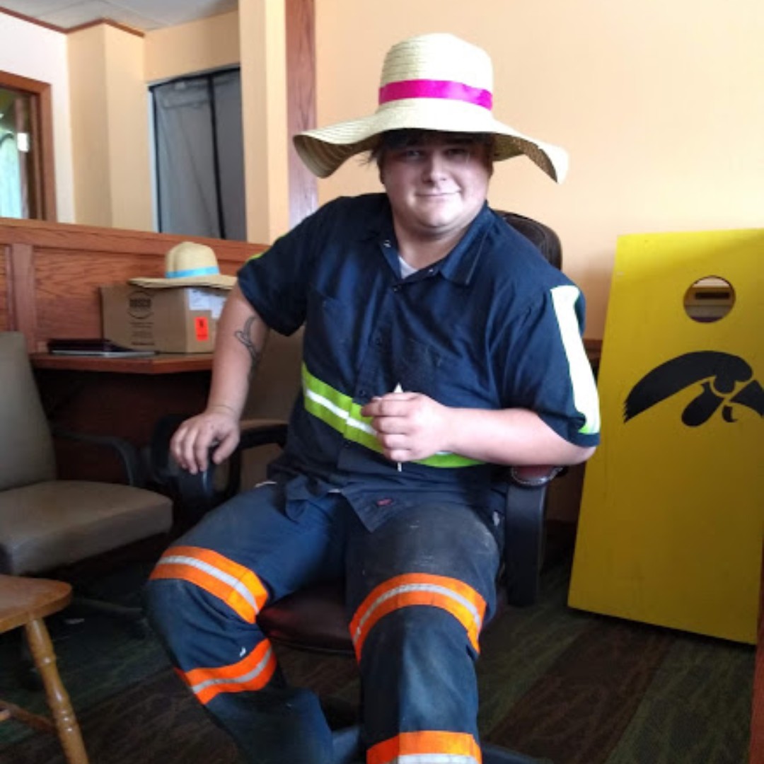 CITSignature's tweet photo. #TeamMemberTuesday We haven't seen this face since November. Jeremy has been in MT assisting Karst Stage along with 2 of our drivers. #trustedfriendnetwork #helpinghand #hardworkcanbefunwork https://t.co/IbpFeMnOGk