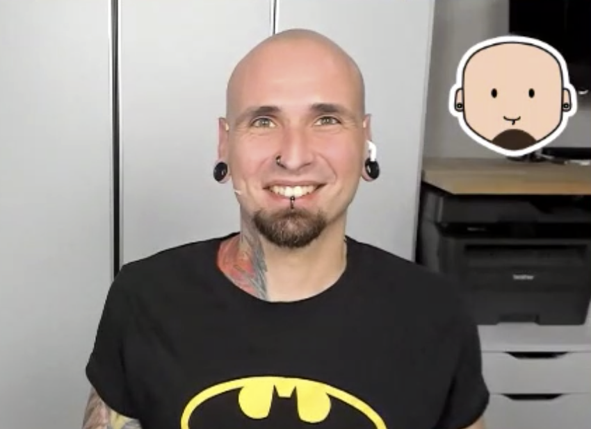 Ya me he visto el #SeñorasQueRajan con aparición de "el tatus" <a href="/jdevelopia/">JuanKa Díaz</a> , menudo pintas el pavo, yo no lo metía en casa ni de coña.

<a href="/martatorredev/">Marta Torre (🌈 She/Her) 💢💜🏳️‍🌈🏳️‍⚧️</a> y @noradriana_dsgn viéndolo se me han ocurrido rajadas varias, ¿hay un form para proponeros o algo? ; }