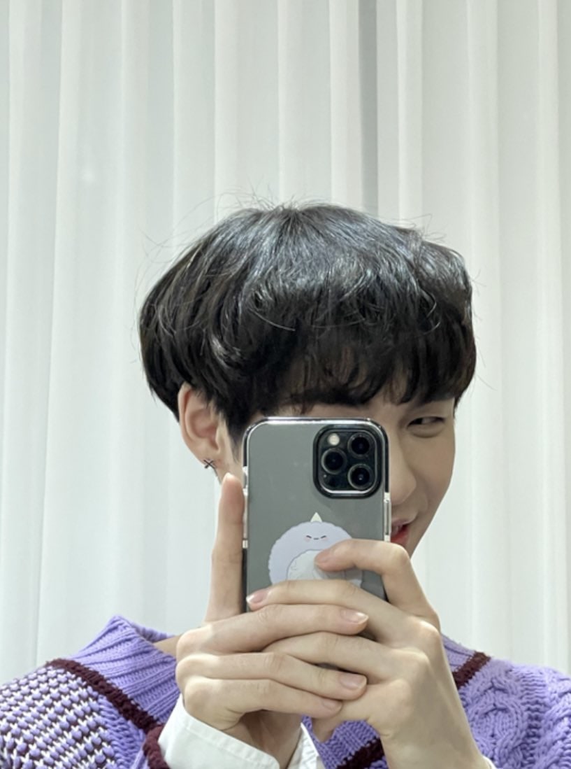 CIX_RPBR's tweet photo. Fixs~~ por que terças são sempre tão preguiçosas? :3... aproveitando a vibe calma de toda terça, hoje recomendei no nosso canal uma música que venho escutado bastante, vou deixar aqui para vocês também! tenham uma boa semana, já estou com saudade ~ 🥺💚

#BX 🦖 #CIX https://t.co/pU7CG89Ioc