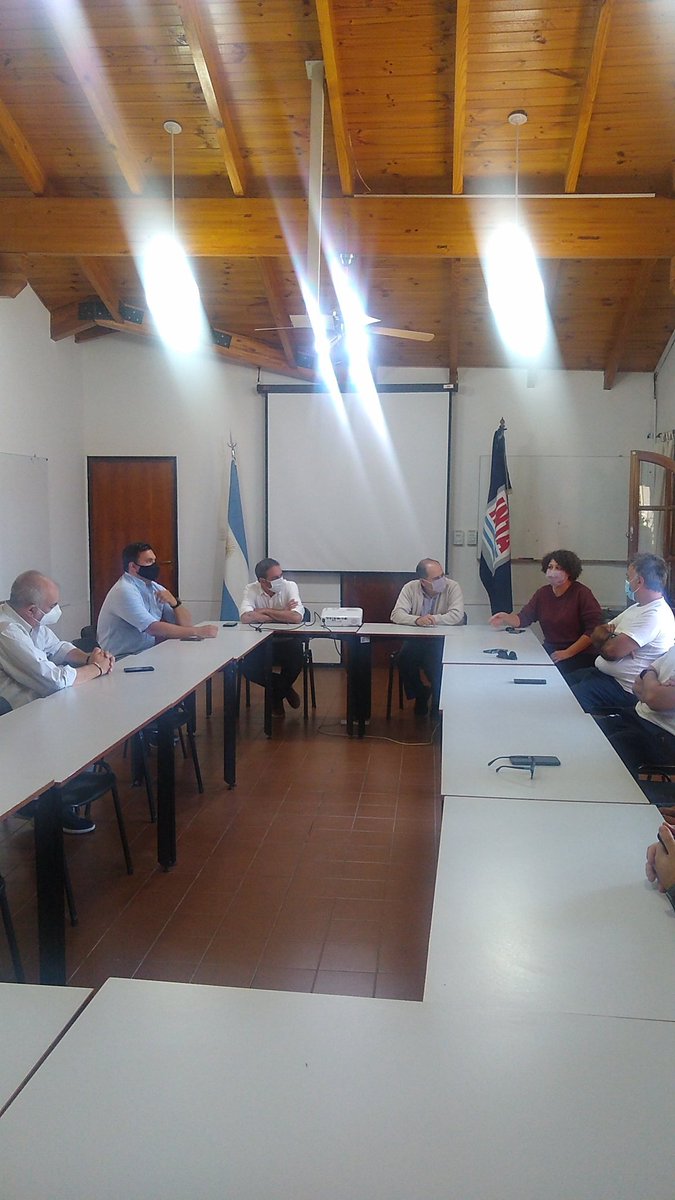 INVArgentina's tweet photo. El presidente @MHinojosaMza se reúne junto a @delfob, Subsecretario de Agricultura @AgriculturaAR, Carlos Parera, Director Nacional de @intaargentina, Claudio Galmarini, Director Regional del INTA Mza-San Juan y Analía Díaz Bruno, Directora Estación Experimental Luján. https://t.co/1RBWRAHjD4