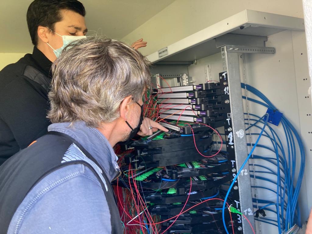 micheljumeau's tweet photo. Matinée riche et inspirante à l’ #UIPP @OrangeIDF avec des équipes toujours mobilisées au service de nos clients. Après un départ en intervention SAV #Fibre avec Alexis, un binôme au top👌, retour sur site pour des échanges sans filtre avec Véronique, Thibaud, Stéphane et Thomas https://t.co/jqLQPeeGsW