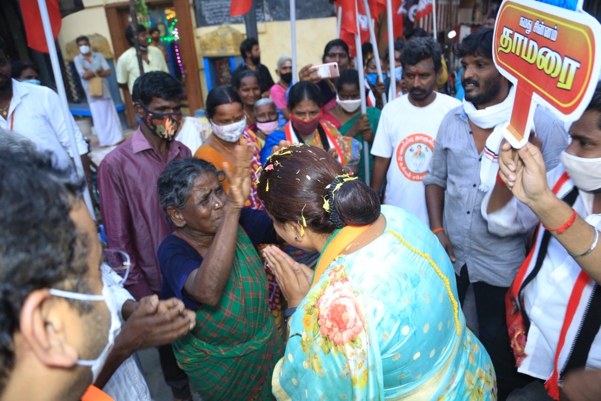 khushsundar's tweet photo. This love and admiration is all what one needs to work harder and for better. #mypeople #myconstituency 
#Vote4Kushboo
#kushboo4thousandlights 
#Vote4BJP
#Vote4Lotus https://t.co/7eoCZXPq0Q