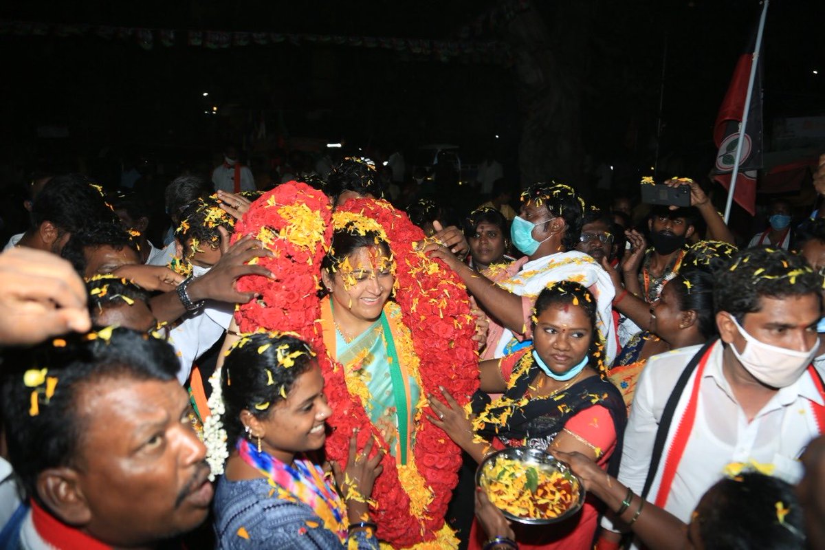 khushsundar's tweet photo. This love and admiration is all what one needs to work harder and for better. #mypeople #myconstituency 
#Vote4Kushboo
#kushboo4thousandlights 
#Vote4BJP
#Vote4Lotus https://t.co/7eoCZXPq0Q