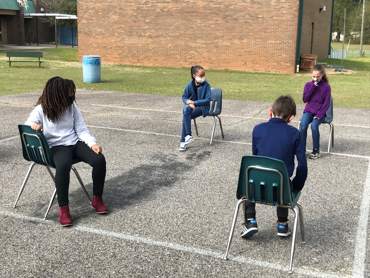 EastAiken's tweet image. Not even COVID-19 can put a damper on @EastAiken's Battle of the Books 2021!  What a beautiful day for an outside battle!  School finals are at 1:00 p.m.!  Stay tuned to find out who wins...#TeamGreen vs #TeamSnipes!  #LetTheBattleBegin #ForTheLoveOfReading @AikenPublicSch