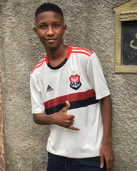 TonzaoChagas's tweet image. Vitor Hugo está desaparecido e a última vez que foi visto foi em São João de Meriti ele é filho do seu Luiz  do @frentecdd e da Paróquia Pai Eterno e São José  aqui da Cidade de Deus um dos homens mais solidário da Favela.
Ajudem dando RT
Se tiver informações nós falem por favor