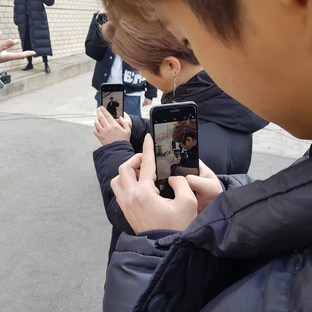 kjunhole's tweet photo. did we finally get the photo jinhwan was taking here? 💖 

GOLDEN VOICE JUNHOE
#EtherealJunhoeDay
#3월의_마지막이_준회라서_고마워 https://t.co/aouTNg4fV9