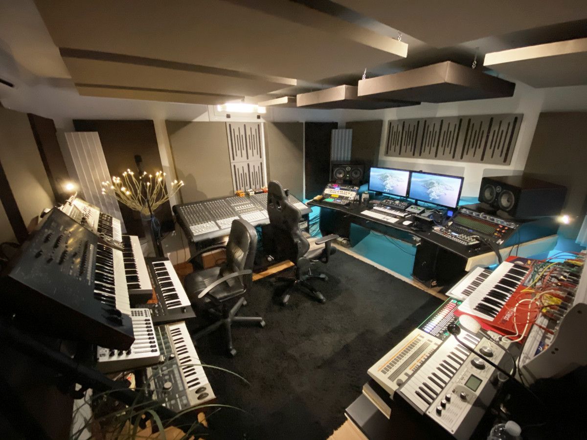 #MyToolbox: <a href="/slvimprint/">SLV</a> gives us a look into his killer studio (via <a href="/magnetic_mag/">Magnetic Magazine</a>) 👉🏻 buff.ly/31sZd0I