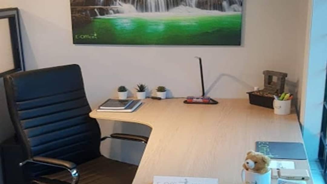 EOfficeOK's tweet photo. Window cubicle sit-stand desk with comfy chair available for $350/month at E-Office Penticton Co-Work.

*based on 12 month agreement
**Set up an appointment for more info

#eofficeok #penticton #pentictoncowork #cowork #coworking  #PentictonChamber @DTPenticton @PentChamber https://t.co/78OctsyNtk