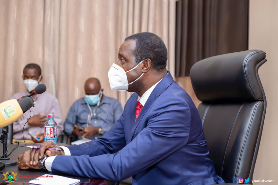 yoadutwum's tweet photo. An education technology, Coderina Edutech, has donated lego education robotic kits to 21 schools made up of 15 senior high schools and five basic schools.
The robotic kits, worth $11,000, were presented to the Minister of Education, Dr Yaw Osei Adutwum. https://t.co/5EeSBjczDd