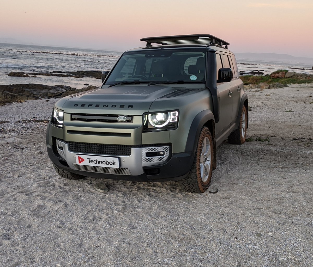TechnoBokMedia's tweet photo. Decent evening adventure.
@LandRoverZA Land Rover Defender 110 First Edition.
.
.
#LandRoverSA #LandRover #DefenderZA #Defender110 #Defender #Adventure https://t.co/OnXGQIYKZg