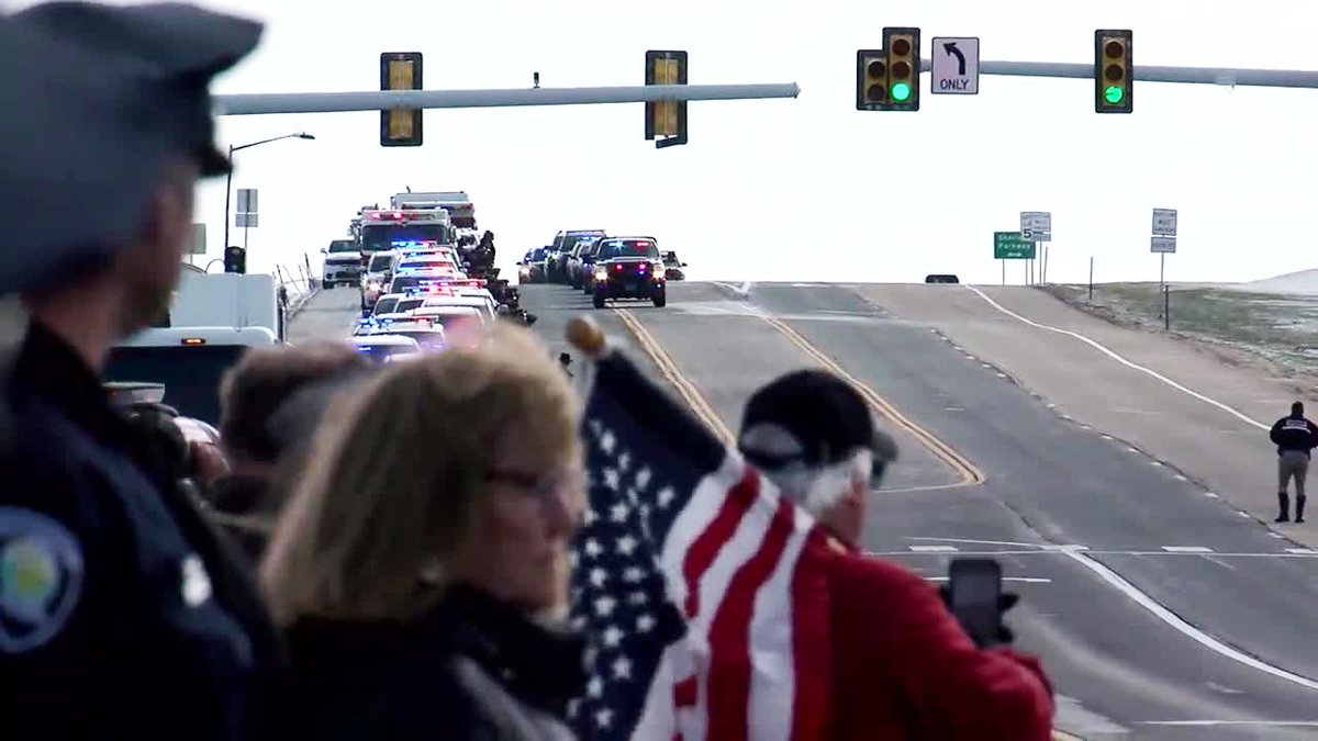 stephaniebutzer's tweet photo. Some had personal connections to the Boulder Police Department, others just wanted to show their support. But they gathered together into a large crowd this morning to watch the procession for Officer #EricTalley, who was killed in the #BoulderShooting. https://t.co/08UQgCJgOg https://t.co/3DiuRjxf2M