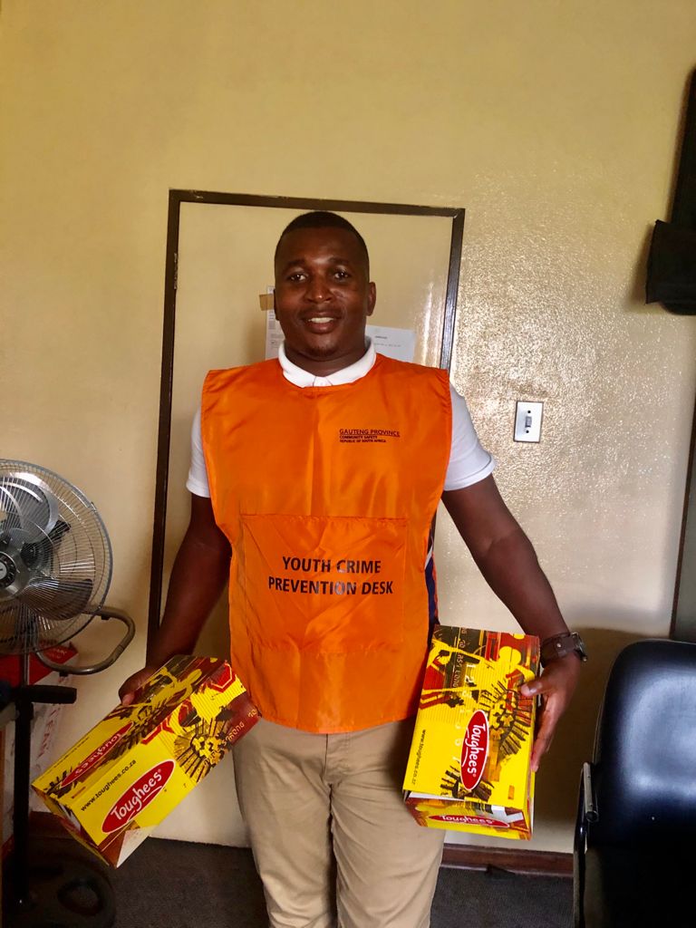 GautengY's tweet photo. Gauteng Provincial Youth Crime Prevention Desk Chairperson Ntuthuzelo Tsiki Mpambani visited Germiston Police station and getting ready for back to school program @cci_network @GautengBoard @GP_CommSafety @SAPoliceService @EkSeYouth @FaithMazibukoSA @union_southern @Lesufi https://t.co/cfz7mYI1OC