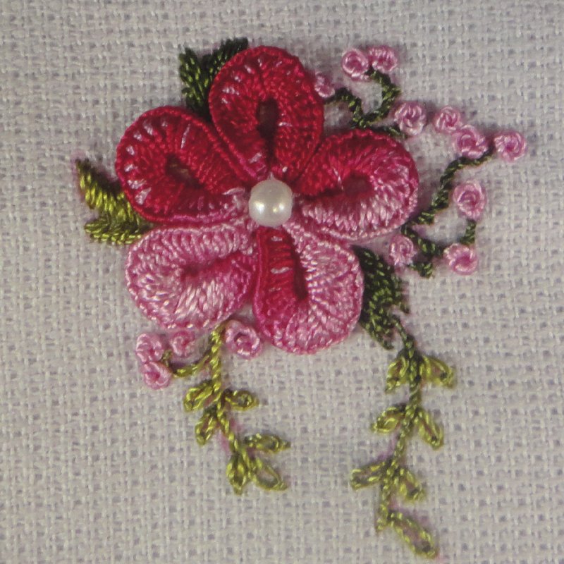 Tricolandia_CR's tweet photo. Diseños florales con hilos de satín. Bordado rococó que aporta relieve al diseño.
#embroidery #rococo #satinthread https://t.co/zchQoUwrs9