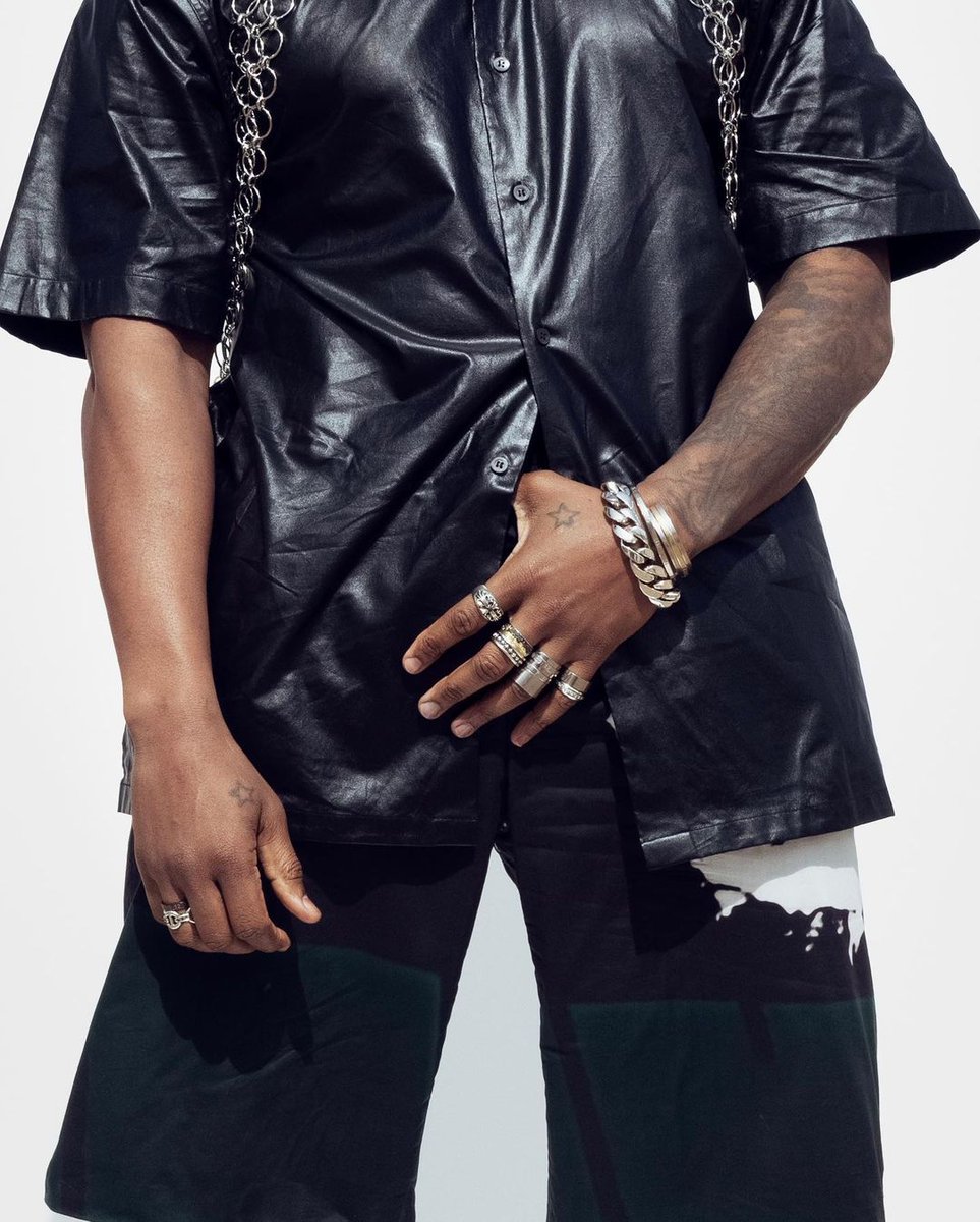 Usher's tweet photo. Dries

#lofficielhommesitalia https://t.co/yTUeCGw3uQ