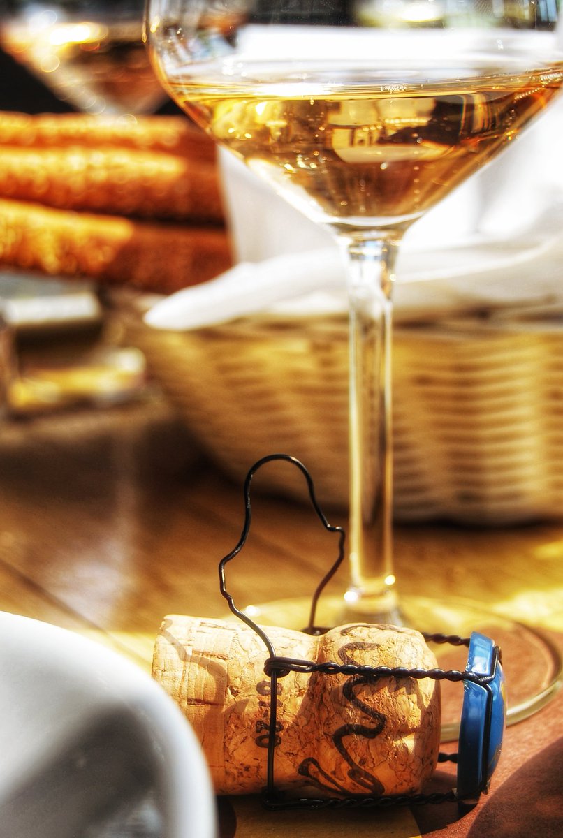 viaggimperfetti's tweet photo. Qui il vulcano lo senti.
L'#Etna e il suo respiro sono nell'aria, penetrano tra i filari, nutrono la vigna.
E rendono speciale i Brut e gli extra Brut #Murgo
#vogliadibolle
#viniMurgo
https://t.co/nlfWSEKv3z https://t.co/uA9eiw1oR9