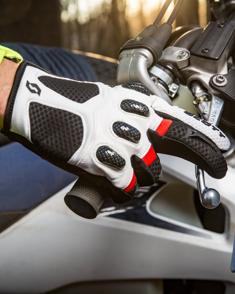 For riders looking for ultimate protections while riding off-road the SCOTT Assault Glove features a premium leather palm and hard knuckle pads #SCOTTmoto #SCOTToffroad #NOSHORTCUTS