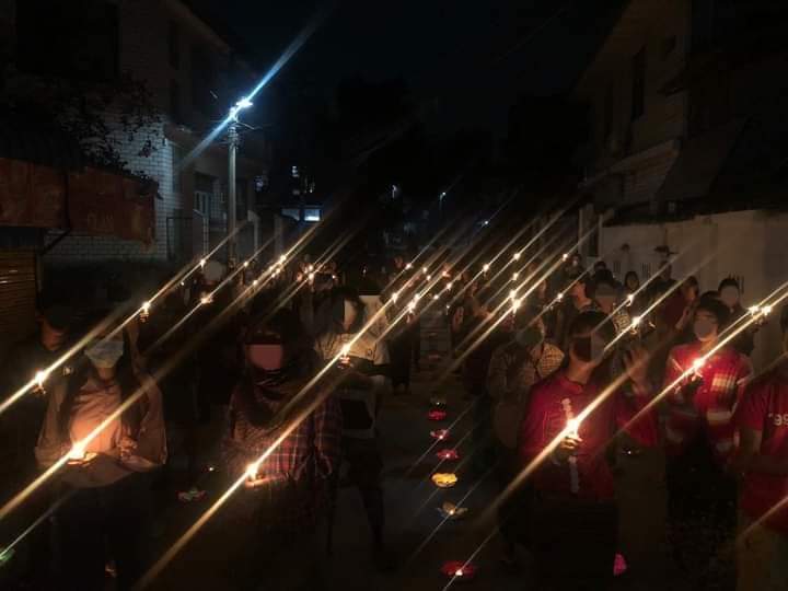 XueMei01's tweet photo. In Muse Shan State, people take part in night strike and tribute for their fallen townsman hero !! 

ABOMINABLE CRUELTY

#WhatsHappeningInMyanmar 
#Mar30Coup https://t.co/VPBOFwd0U9