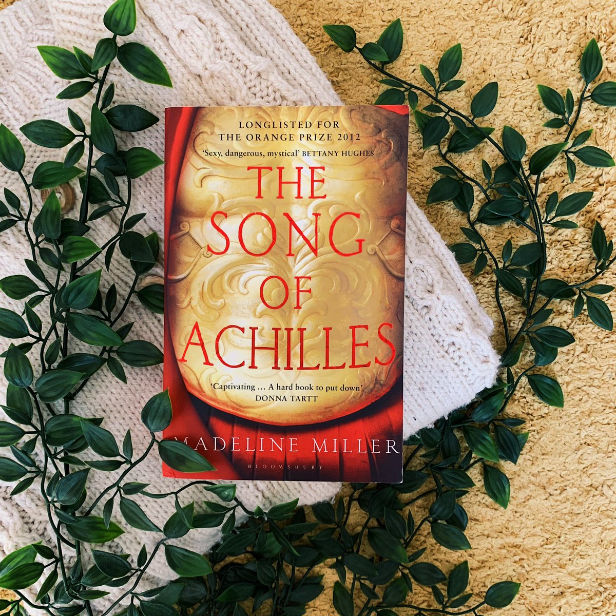 MythTakeReads's tweet photo. One of my favourite books of all time for this week’s #RetellTuesday 💜
Retelling the story of Achilles & Patroclus during the Trojan War, it’s a subtle fantasy (it has Thetis, Achilles’ godly mother!) that’s more character driven.
I know a lot of you guyslove this one, too! https://t.co/locGLYDYbk