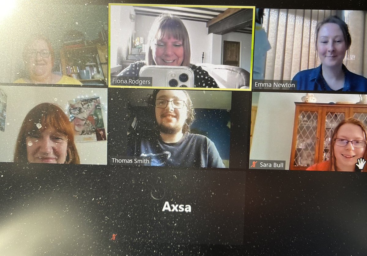 firogers3's tweet photo. Voice of young carers at the heart of what we do @WYHpartnership. Thanks for invite   @MyWakefield Young Carers Youth Forum and @healthywakey lots to take away! @shutcake @pam_shepp30 @mariagreenlynch #systemwide #MakeADifference #coproduction https://t.co/8oi6VbMRRn