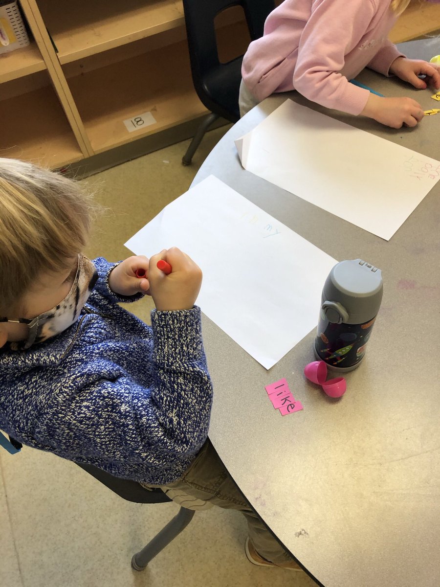 mswolfsclass's tweet photo. Hard at work in our math and literacy bins!!! https://t.co/TkkStV5uqQ