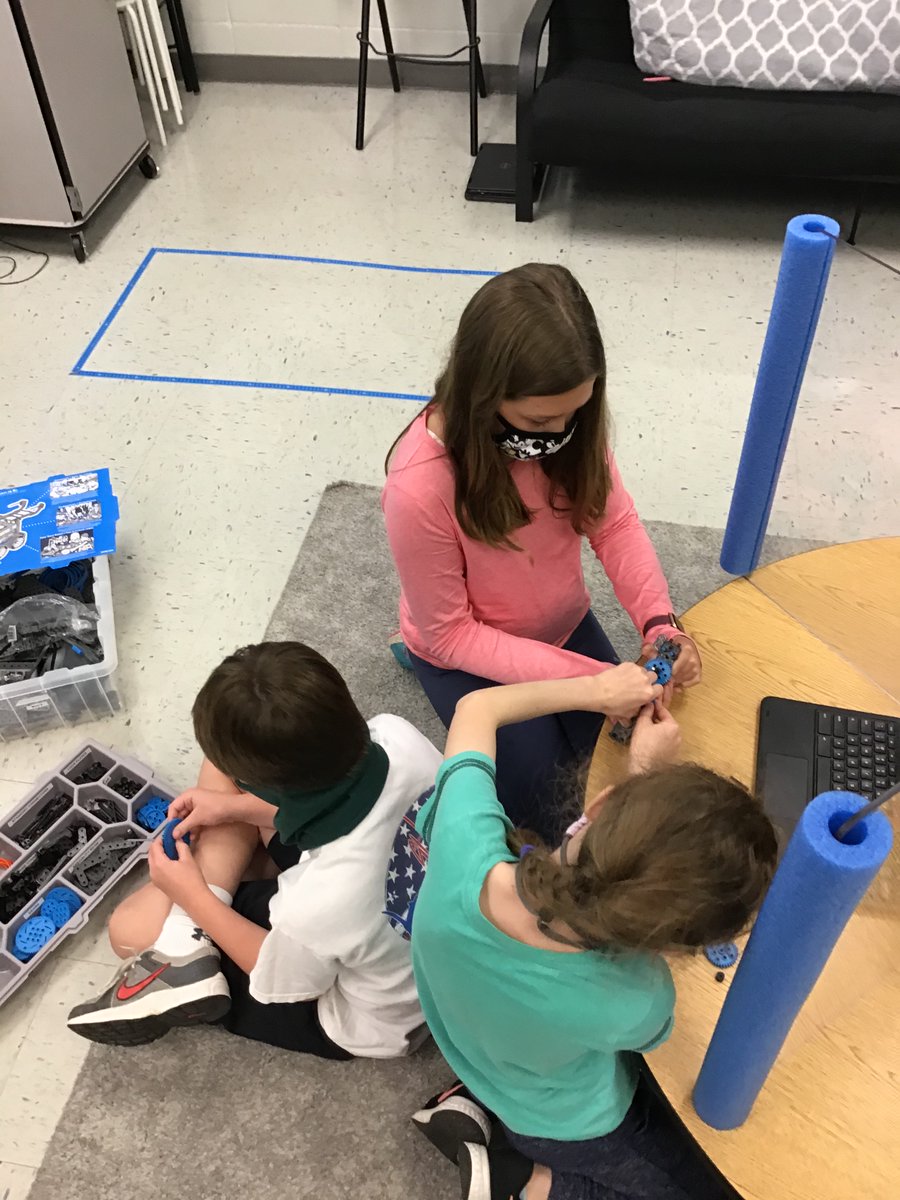 VHEWwhiddon's tweet photo. Diving in with @VEXRobotics today!  Problem solving at its best.  I can't wait to see what all my students engineer! #LearningWithoutLimits https://t.co/VctnwWxoPv