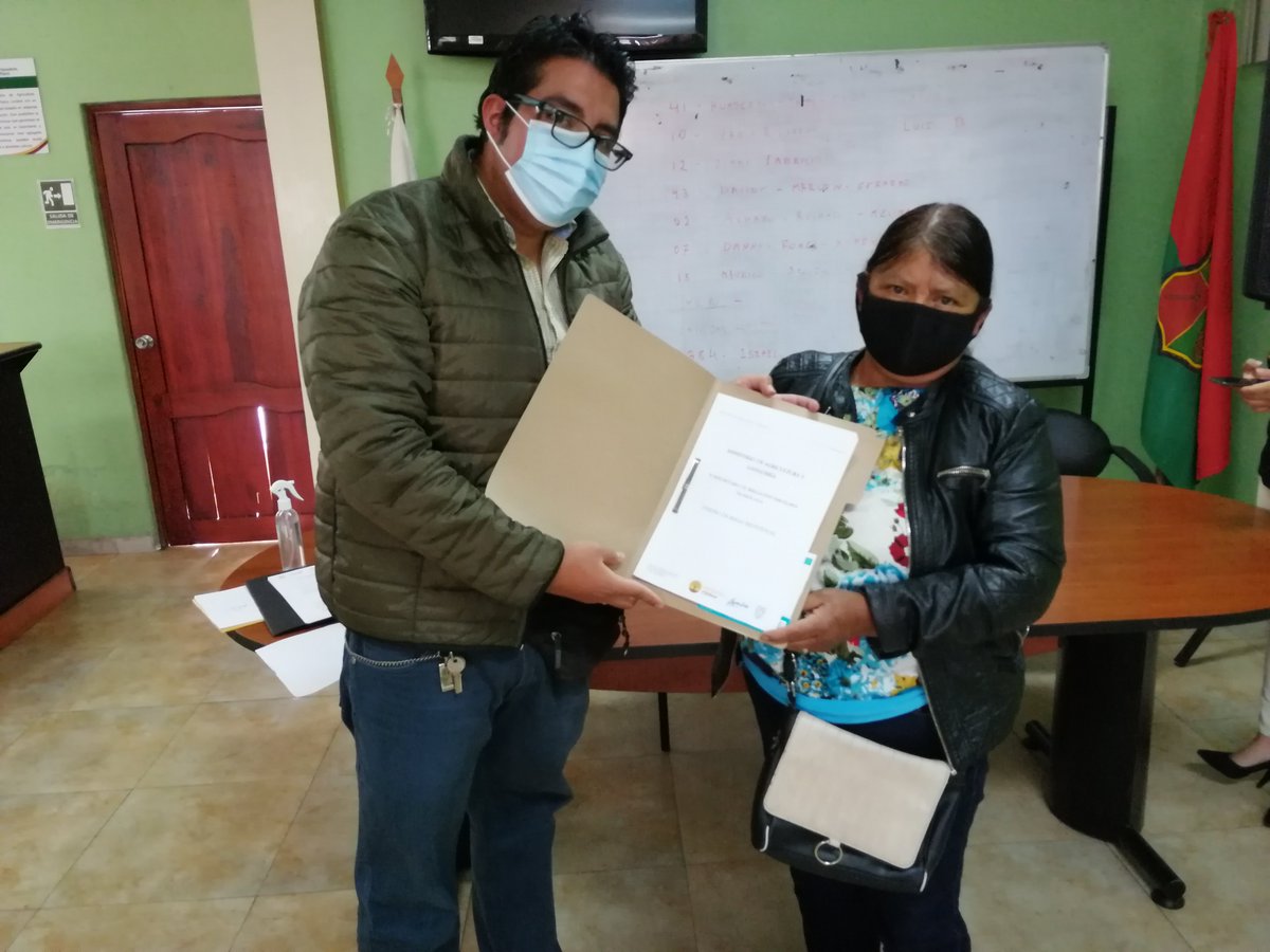 GLandazuri78's tweet photo. Con el propósito de impulsar la tecnificación de la producción agrícola y optimización del agua de riego, se entregó veinte diseños de riego parcelario tecnificado, elaborados de manera gratuita, por los técnicos del #SIPT del #MAG que corresponde a  31.47 ha de riego. https://t.co/whsANuWCNm