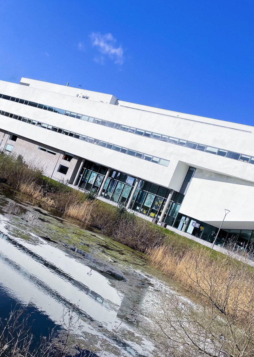 TimDesigner's tweet image. #architecturebuilding #nicoladelahayebuilding #universityoflincoln #lincoln #design #architecture #nature #water #pond #reflection @unilincoln