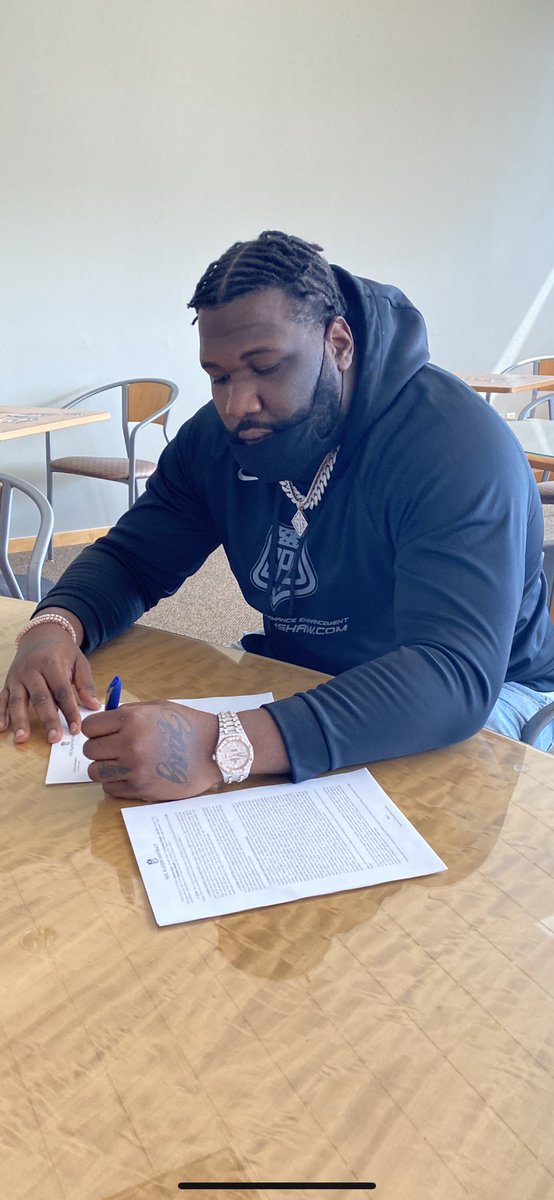 quinton_spain's tweet photo. 🖊📄✅ #SG #WhoDey https://t.co/g2jsOjIXJ2