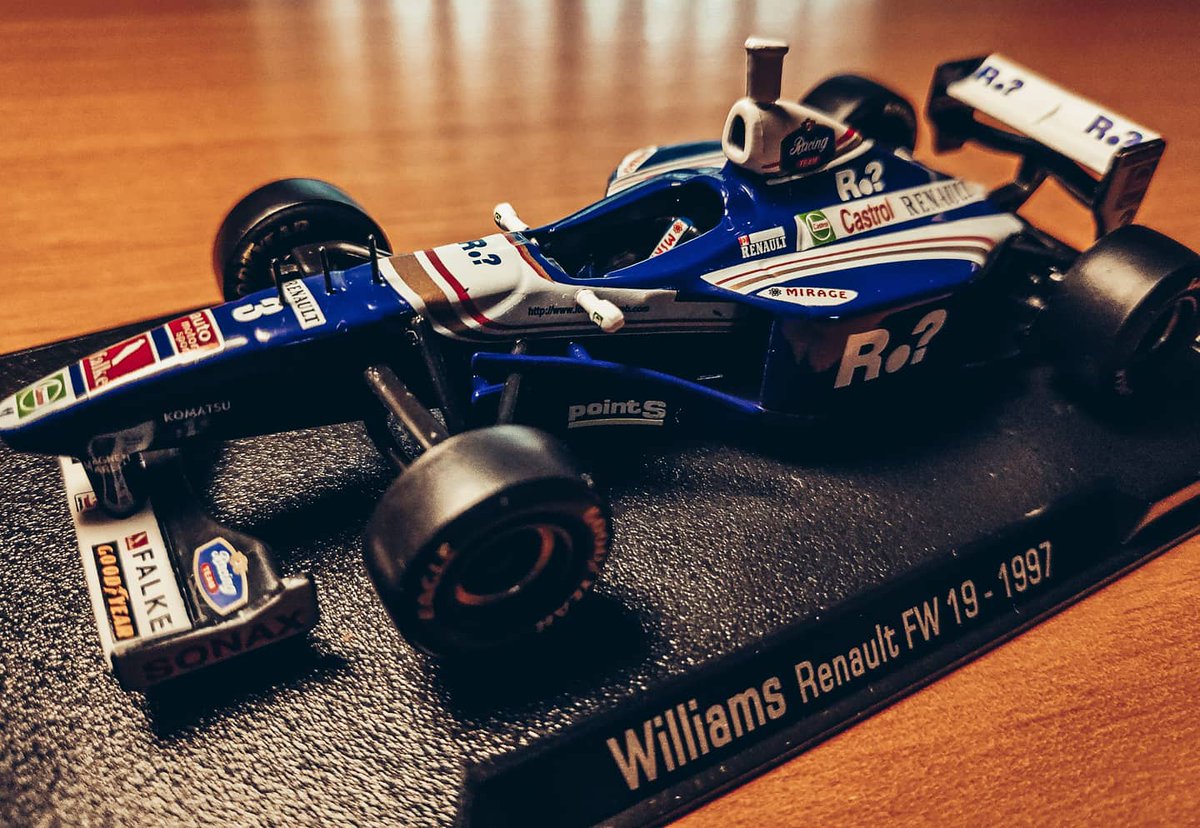 daniinter77's tweet photo. Foto macro del FW 19 que llevó Jacques Villeneuve en 1997 y con el que se proclamó campeón del mundo. Mola ver los detalles de este tipo de coches de colección!! #43vecesmaspequeños #Formula1 #FormulaOnecars #carscollection https://t.co/RPXGwgXDDd