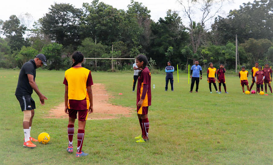 RenownFA's tweet photo. The girls from Polonnaruwa who are part of our #UnityThroughFootball project were visited by Hon. @RajapaksaNamal, Minister of Youth & Sports Affairs during a training session conducted by @OfficialFFSL
@MahelaJay @otaradel https://t.co/F923WTJil7